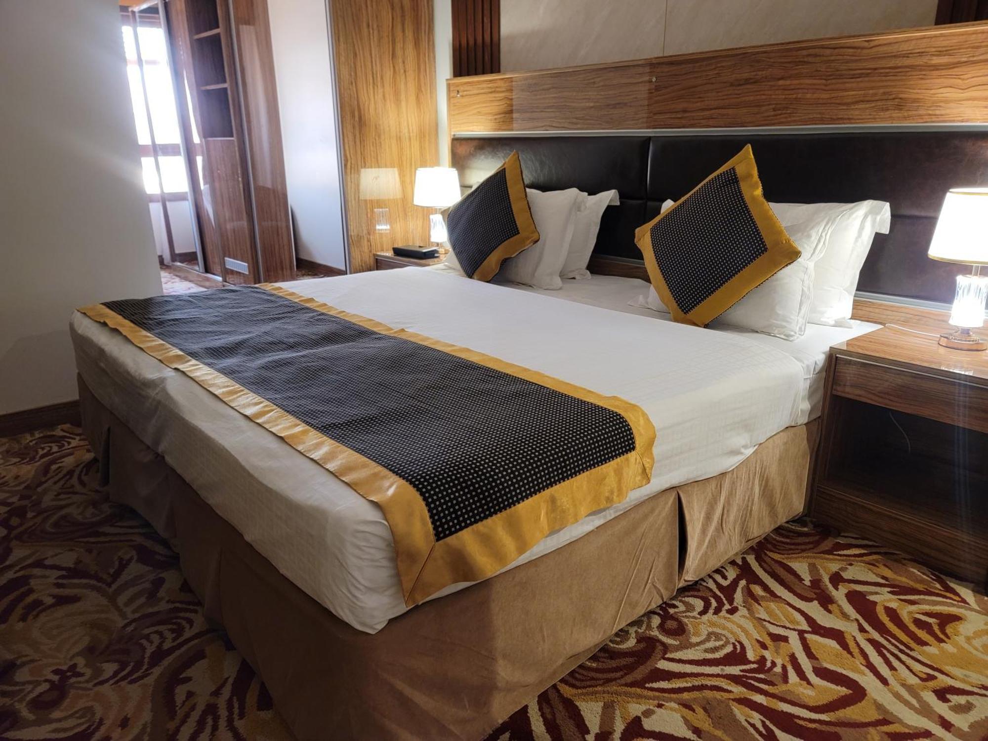 Golden Tulip Al Shakreen Medina Exterior foto