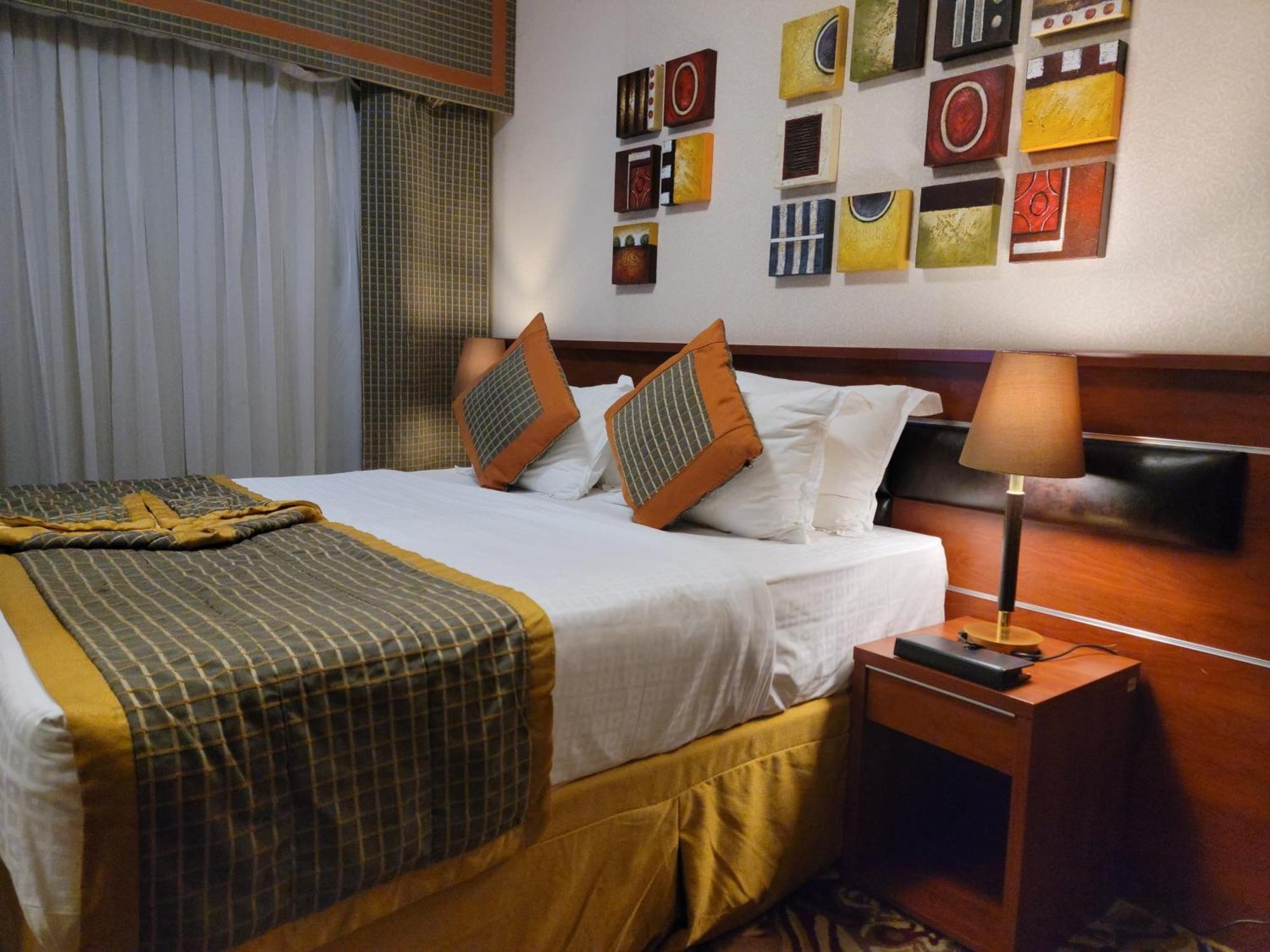 Golden Tulip Al Shakreen Medina Exterior foto